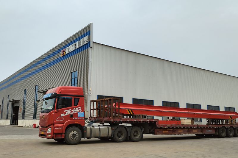 電動單梁起重機3臺 LD5t—16.8m LD3t—16.5m /2臺 制作完成，發(fā)往江西南昌交付客戶使用。